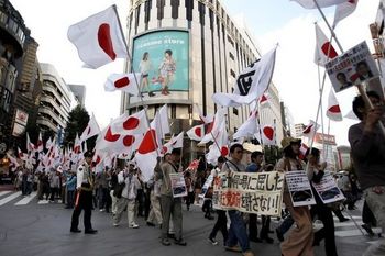 2010_1002demo_tokyo02.jpg